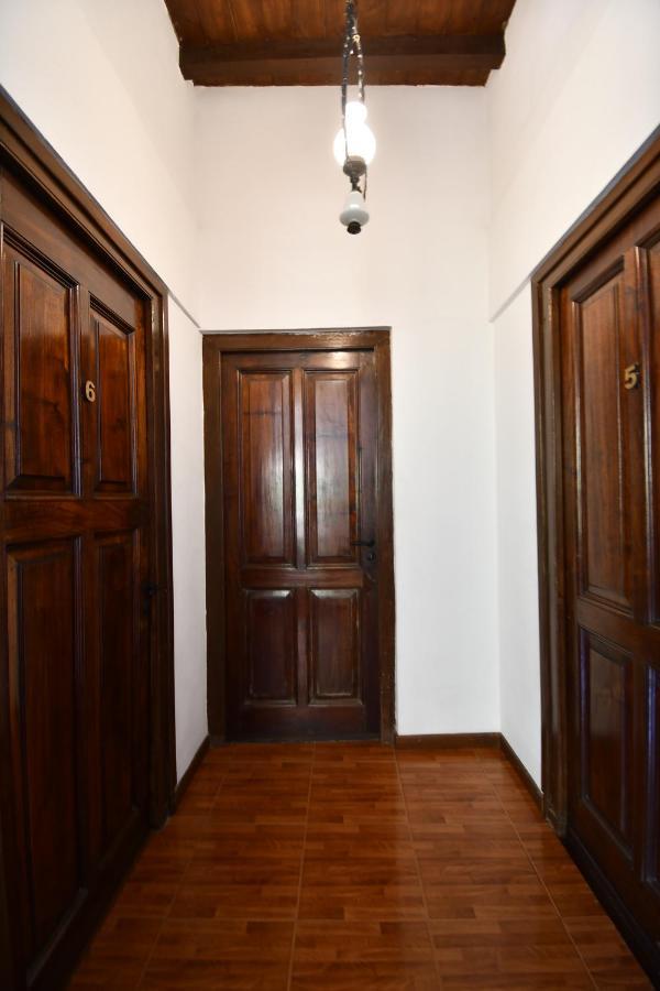 Hostal El Cerrito San Lorenzo サンロレンソ エクステリア 写真