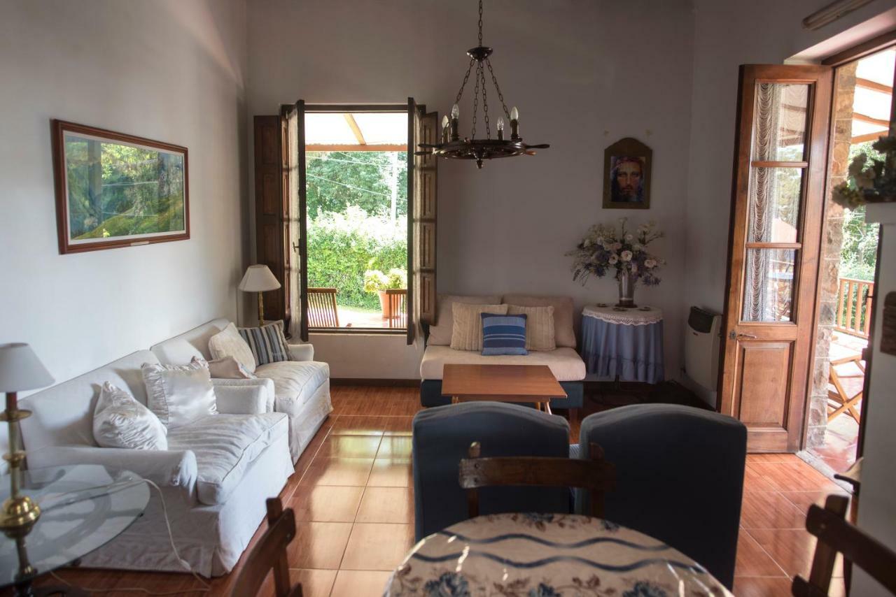 Hostal El Cerrito San Lorenzo サンロレンソ エクステリア 写真