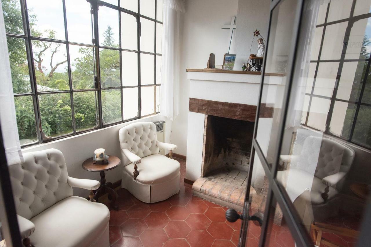 Hostal El Cerrito San Lorenzo サンロレンソ エクステリア 写真